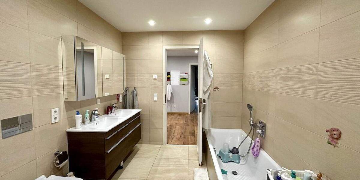 Einfamilienhaus Neuss Stadionviertel - 7 Zimmer, 255 m&sup2;, 998.000&euro; | Angebot:25687662