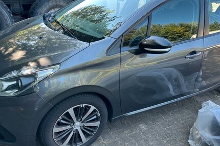 Peugeot 208 135.000 km 3.500 &euro; Willich 47877
