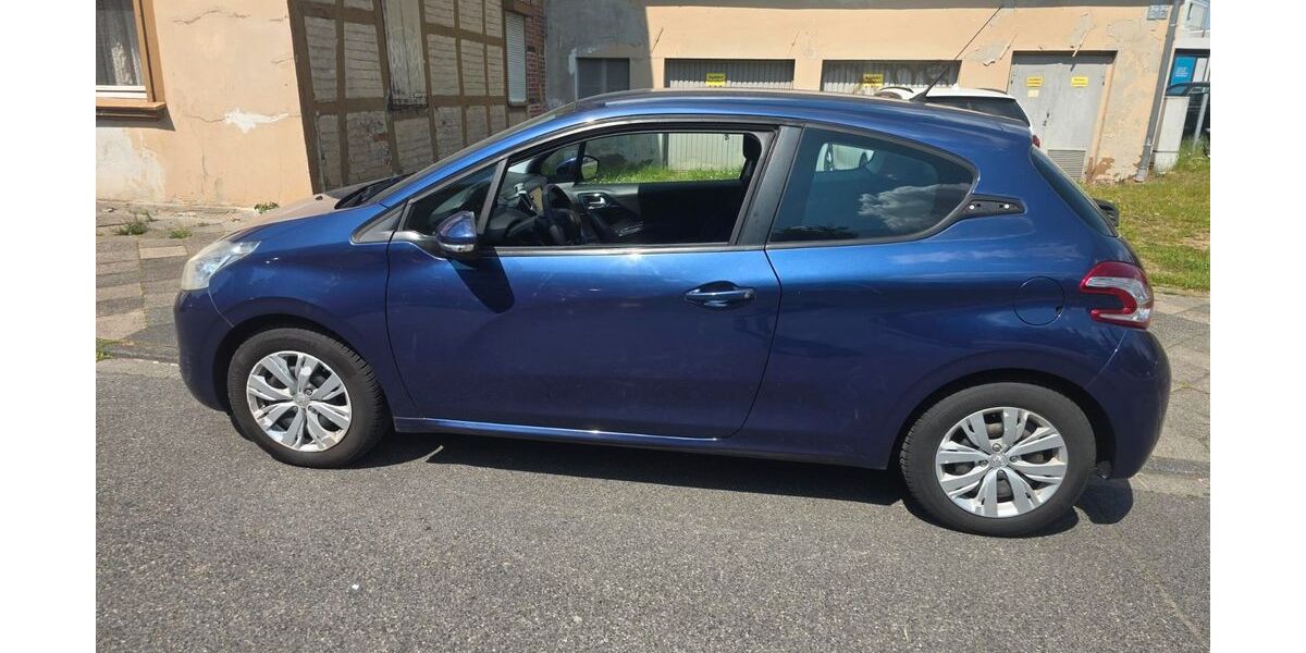 Peugeot 208 163.000 km 2.450 &euro; Düsseldorf 40591