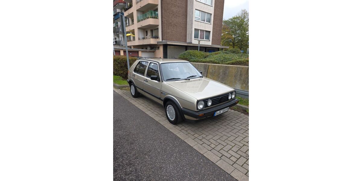 VW Golf 105.000 km 10.000 &euro; Düsseldorf 40239