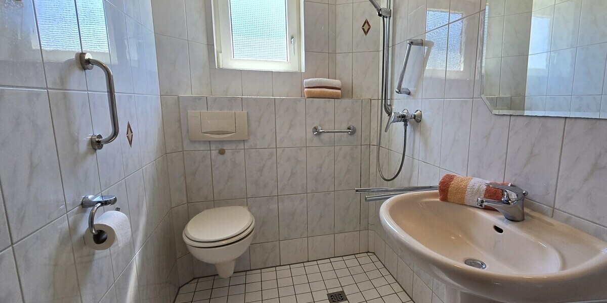 Doppelhaushälfte mit großem Grundstück und Bauplatz - Doppelhaushälfte Mettmann | Angebot:26820953