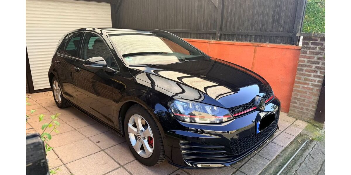 VW Golf 72.368 km 15.900 &euro; Düsseldorf 40227