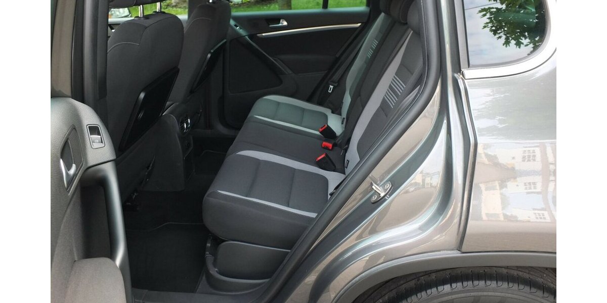 VW Tiguan LIFE NAVI AHK PARKPILOT SHZ BLUETOOTH 124.710 km 11.904 &euro; Köln 50858