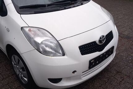 Toyota Yaris 75.000 km 3.200 &euro; Köln 51149