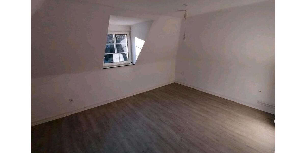 Dachgeschoßwohnung Köln Mülheim - 3 Zimmer, 62 m&sup2;, 375&euro; | Angebot:25162088