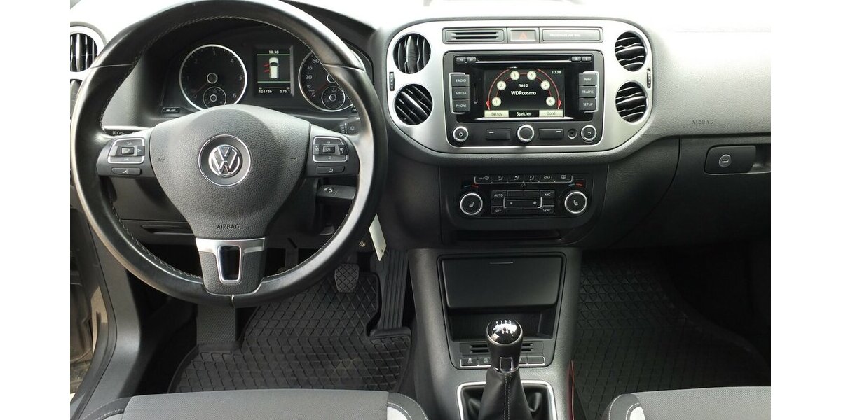 VW Tiguan LIFE NAVI AHK PARKPILOT SHZ BLUETOOTH 124.710 km 11.904 &euro; Köln 50858