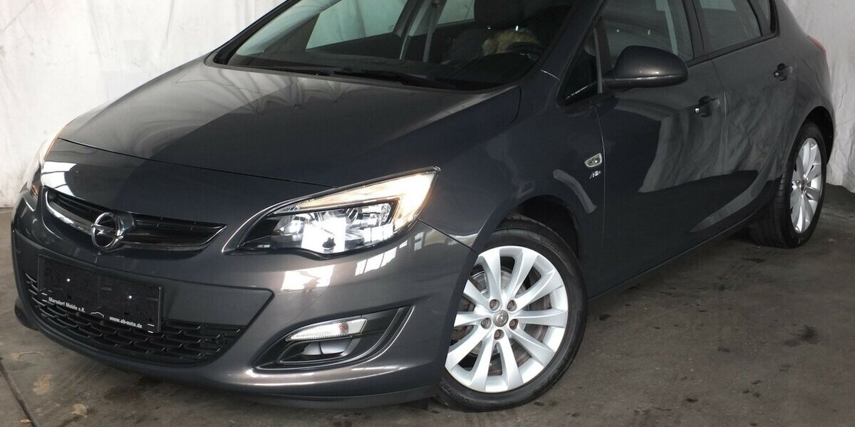 Opel Astra ACTIVE KLIMAANLAGE 17 ZOLL LMF TEMPOMAT 92.855 km 7.598 &euro; Köln 50858