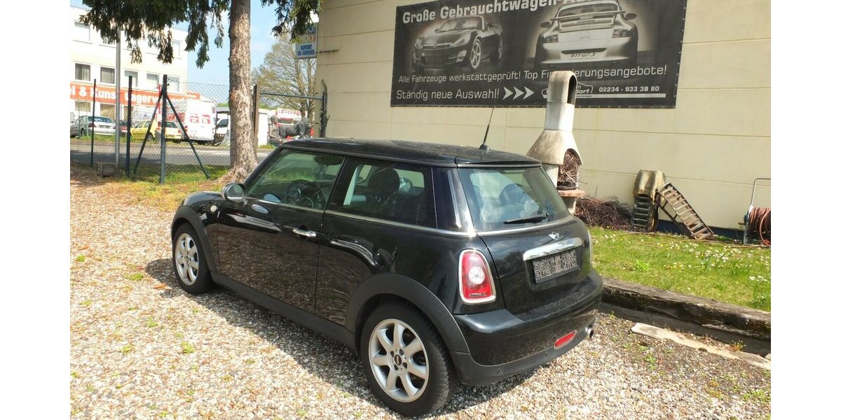 Mini ONE PEPPER KLIMAAUTOMATIK PDC SHZ ALARMANLAGE 109.875 km 7.404 &euro; Köln 50858