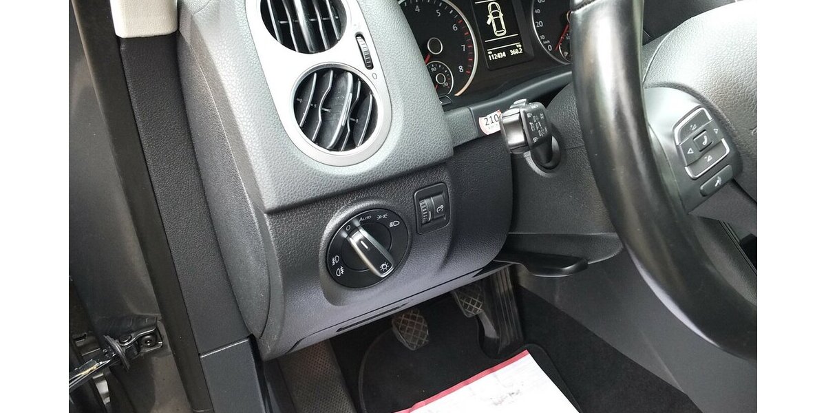 VW Tiguan TEAM orig.ATM ca 52 tkm XENON AHK PARKPILOT 112.432 km 9.408 &euro; Köln 50858