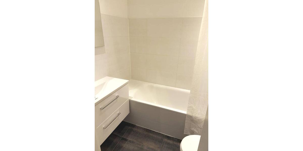 Etagenwohnung Düsseldorf Stadtmitte - 3 Zimmer, 103 m&sup2;, 1.700&euro; | Angebot:24443384