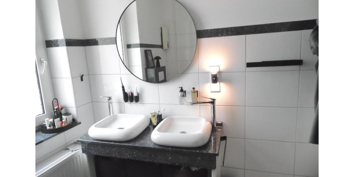 Etagenwohnung Düsseldorf Niederkassel - 3 Zimmer, 97 m&sup2;, 1.750&euro; | Angebot:25292915