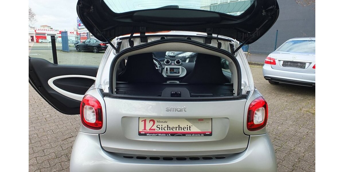 Smart ForTwo PASSION NAVI PANORAMA KLIMAAUTOMATIK SHZ 96.799 km 8.904 &euro; Köln 50858