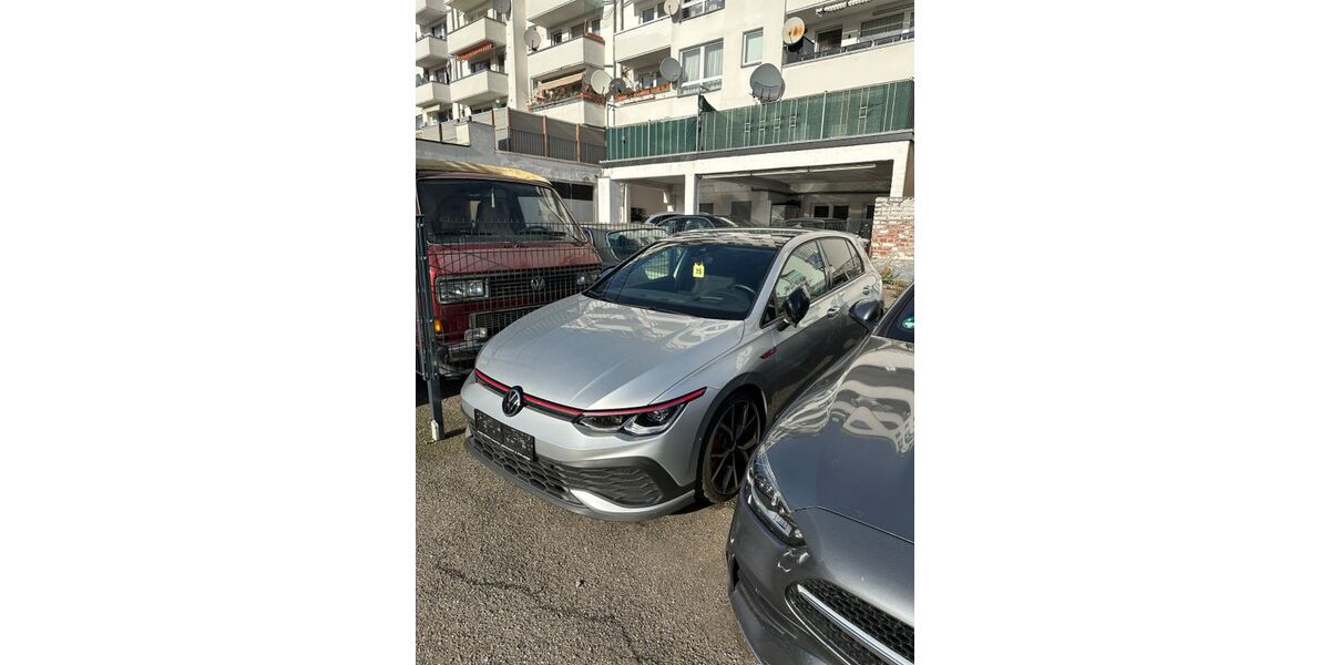 VW Golf 132.000 km 26.999 &euro; Düsseldorf 40625