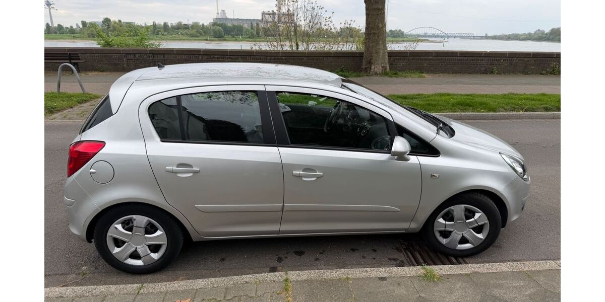 Opel Corsa 150.000 km 2.600 &euro; Düsseldorf 40547
