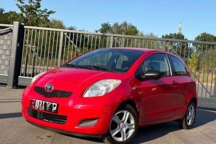 Toyota Yaris 195.942 km 2.500 &euro; Düsseldorf 40599