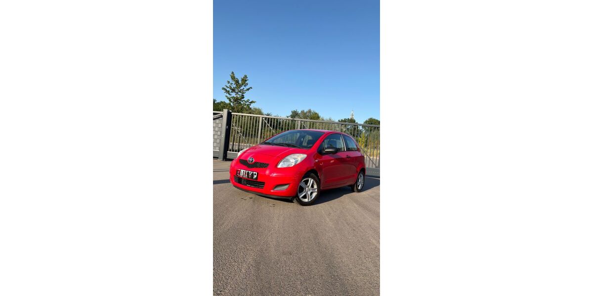 Toyota Yaris 195.942 km 2.500 &euro; Düsseldorf 40599