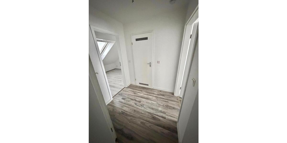 Dachgeschoßwohnung Wuppertal Unterbarmen - 5 Zimmer, 85 m&sup2;, 950&euro; | Angebot:25854706