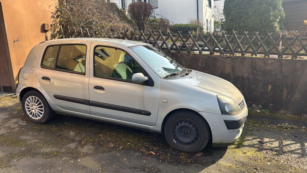 Renault Clio 90.000 km 700 &euro; Solingen 42651