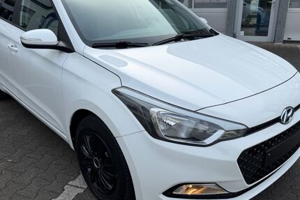 Hyundai i20 115.000 km 5.950 &euro; Köln 50827