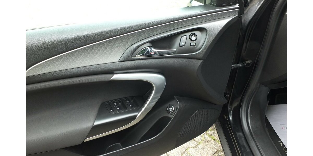Opel Insignia EDITION NAVI PARKPILOT/KAMERA 17 Zoll LMF 96.093 km 9.750 &euro; Köln 50858