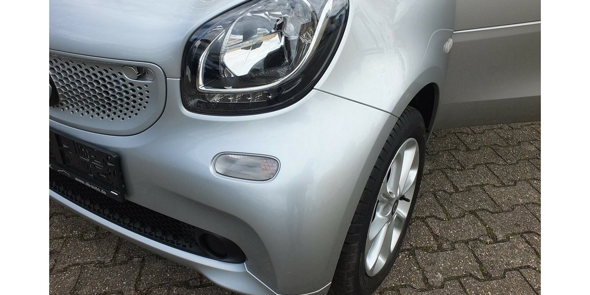 Smart ForTwo PASSION NAVI PANORAMA KLIMAAUTOMATIK SHZ 96.799 km 8.904 &euro; Köln 50858