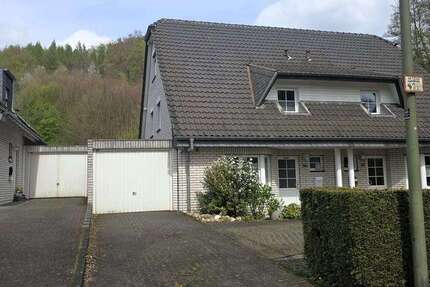 Haus Odenthal - 4 Zimmer, 163 m&sup2;, 2.430&euro; | Angebot:26136064