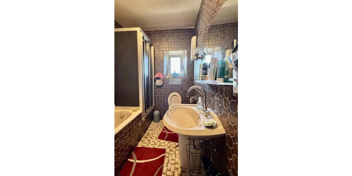 Reihenhaus Grevenbroich Neuenhausen - 8 Zimmer, 180 m&sup2;, 275.000&euro; | Angebot:26227521