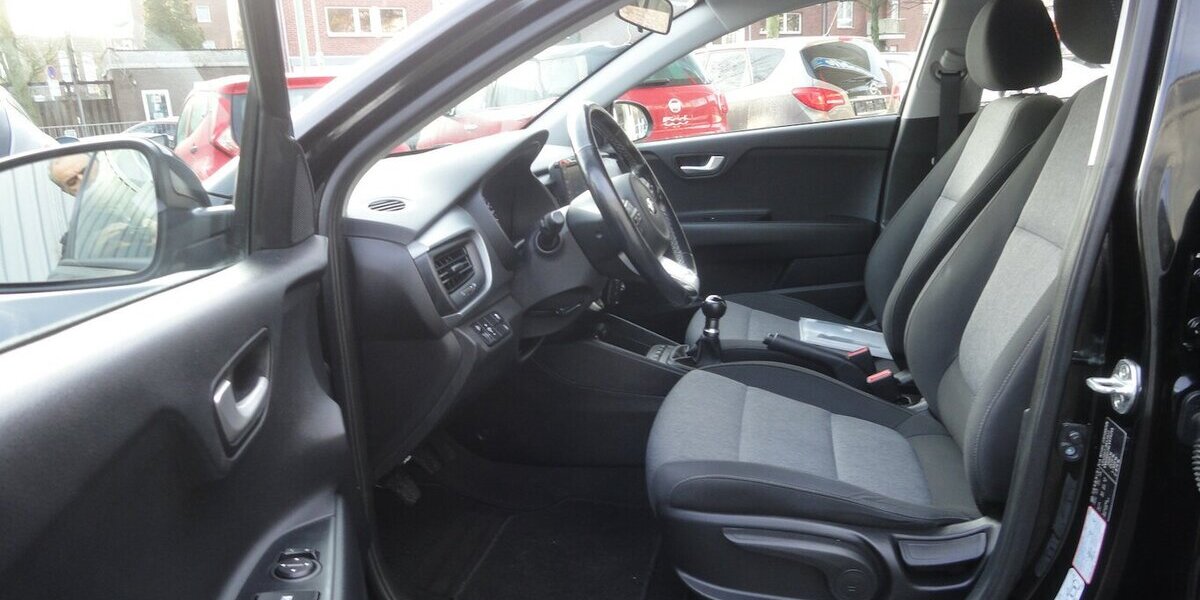 Kia Stonic 1,2 Edition7- Klima SHZ PDC Alu 33Tk,1 Hd 33.000 km 13.499 &euro; Neuss 41462