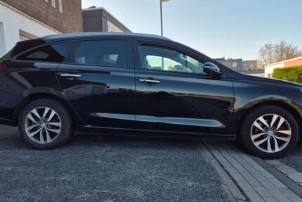 Hyundai i30 123.000 km 9.500 &euro; Remscheid 42853