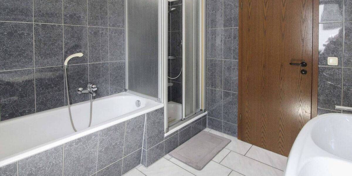 Einfamilienhaus Haan - 7 Zimmer, 303 m&sup2;, 889.000&euro; | Angebot:26834359