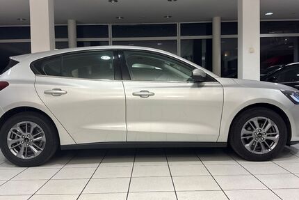 Ford Focus 26.000 km 17.500 &euro; Köln 51149