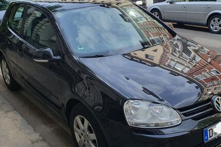 VW Golf 92.500 km 4.990 &euro; Düsseldorf 40477