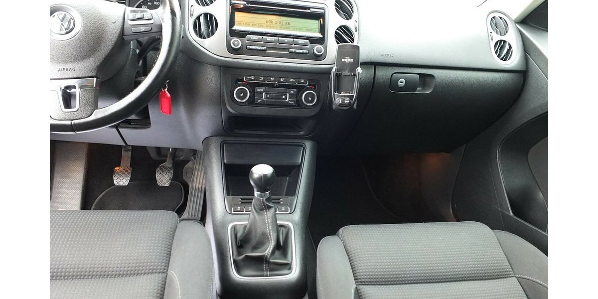 VW Tiguan TEAM orig.ATM ca 52 tkm XENON AHK PARKPILOT 112.432 km 9.408 &euro; Köln 50858