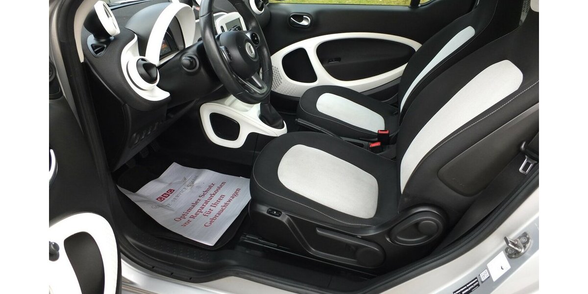 Smart ForTwo PASSION NAVI PANORAMA KLIMAAUTOMATIK SHZ 96.799 km 8.904 &euro; Köln 50858