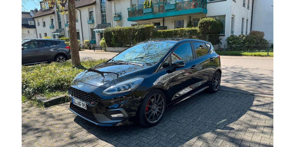 Ford Fiesta 115.000 km 15.800 &euro; Bergisch Gladbach 51427