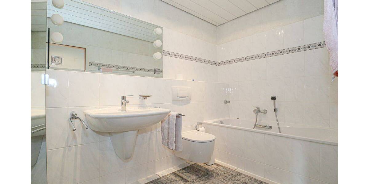 Reihenmittelhaus Neuss / Holzheim Holzheim - 5 Zimmer, 134 m&sup2;, 350.000&euro; | Angebot:26189776