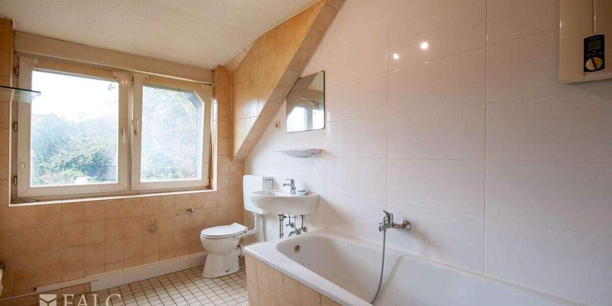 Mehrfamilienhaus, Wohnhaus Frechen Königsdorf - 6 Zimmer, 235 m&sup2;, 400.000&euro; | Angebot:25696385