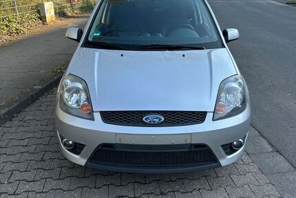 Ford Fiesta 134.000 km 2.799 &euro; Köln 51063