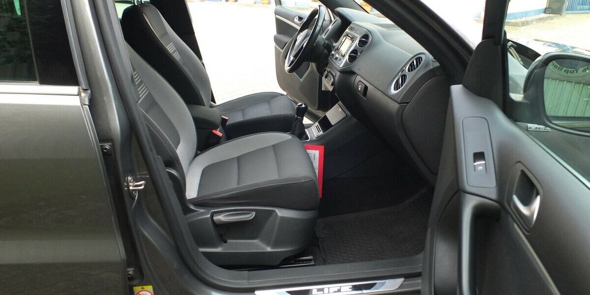 VW Tiguan LIFE NAVI AHK PARKPILOT SHZ BLUETOOTH 124.710 km 11.904 &euro; Köln 50858