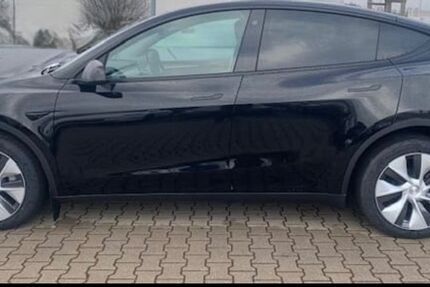 Tesla Model Y 49.500 km 34.900 &euro; Solingen 42655
