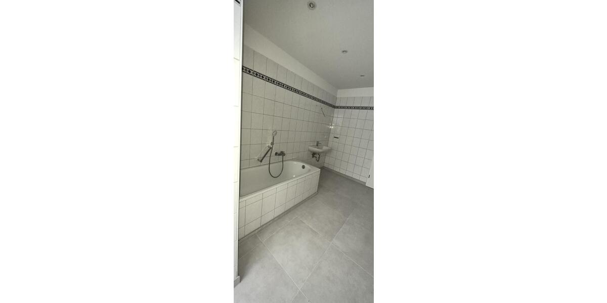 Etagenwohnung Wuppertal Barmen - 2 Zimmer, 80 m&sup2;, 720&euro; | Angebot:25125204