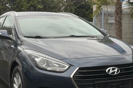 Hyundai i40 210.070 km 5.900 &euro; Düsseldorf 40627