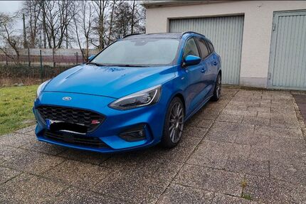 Ford Focus 64.500 km 17.900 &euro; Leverkusen 51377