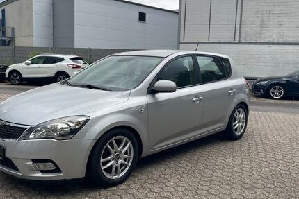 Kia ceed / Ceed 138.000 km 4.650 &euro; Düsseldorf 40233