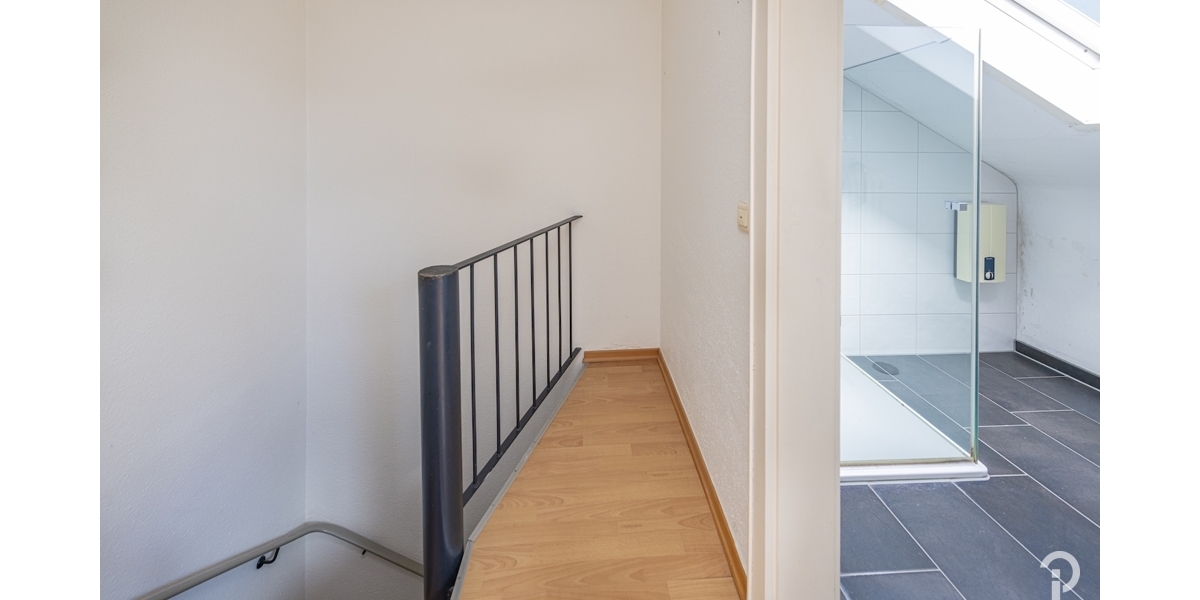Reihenmittelhaus mit viel Potential für Pärchen und junge Familien, 2 Schlafzimmer + Dachstudio - Reihenmittelhaus Kaarst / Büttgen Büttgen | Angebot:27285727