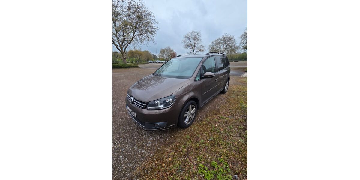 VW Touran 211.344 km 5.200 &euro; Düsseldorf 40474