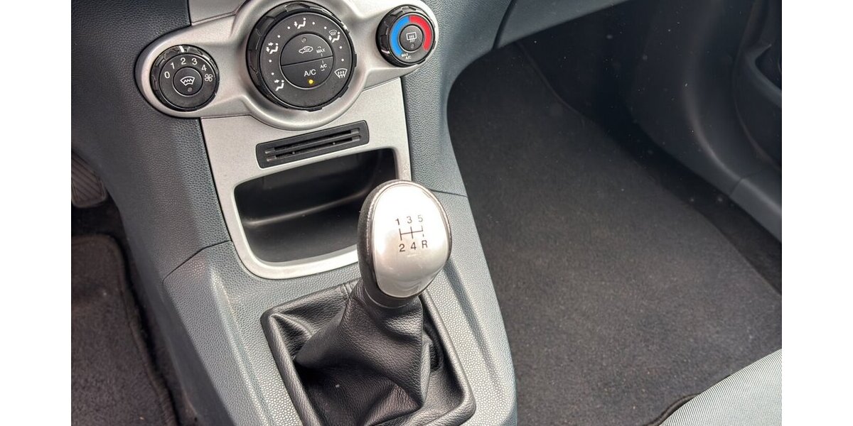 Ford Fiesta Champions Edition Klima Radio 180.817 km 2.200 &euro; Wuppertal 42327