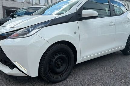 Toyota Aygo (X) 131.474 km 5.500 &euro; Düsseldorf 40476