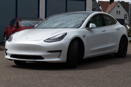 Tesla Model 3 124.000 km 23.000 &euro; Solingen 42655