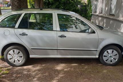 Skoda Fabia 185.000 km 1.500 &euro; Düsseldorf 40223